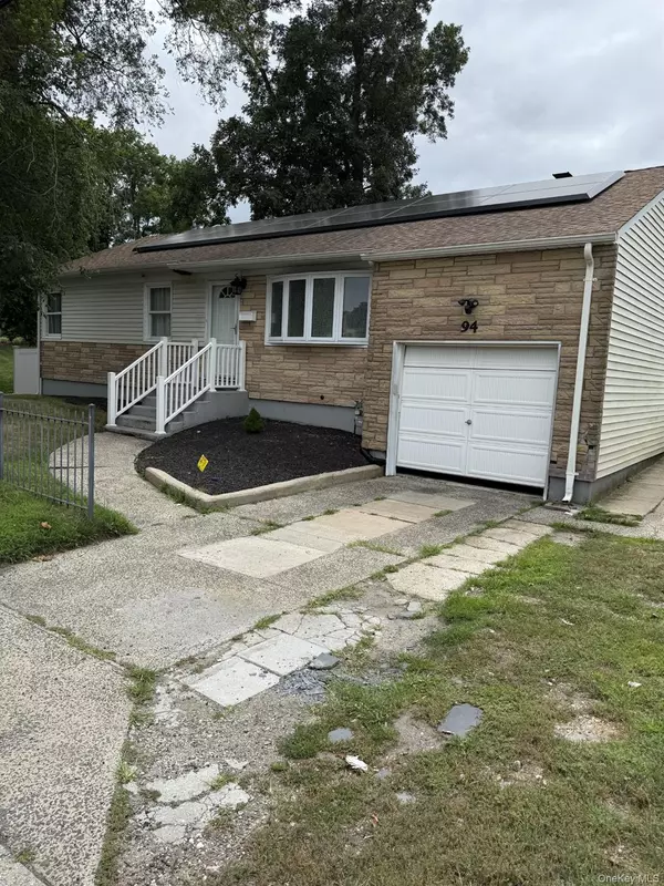 94 Indian Head RD, Kings Park, NY 11754