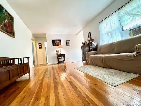 Bayside, NY 11364,219-36 74 AVE #323A1