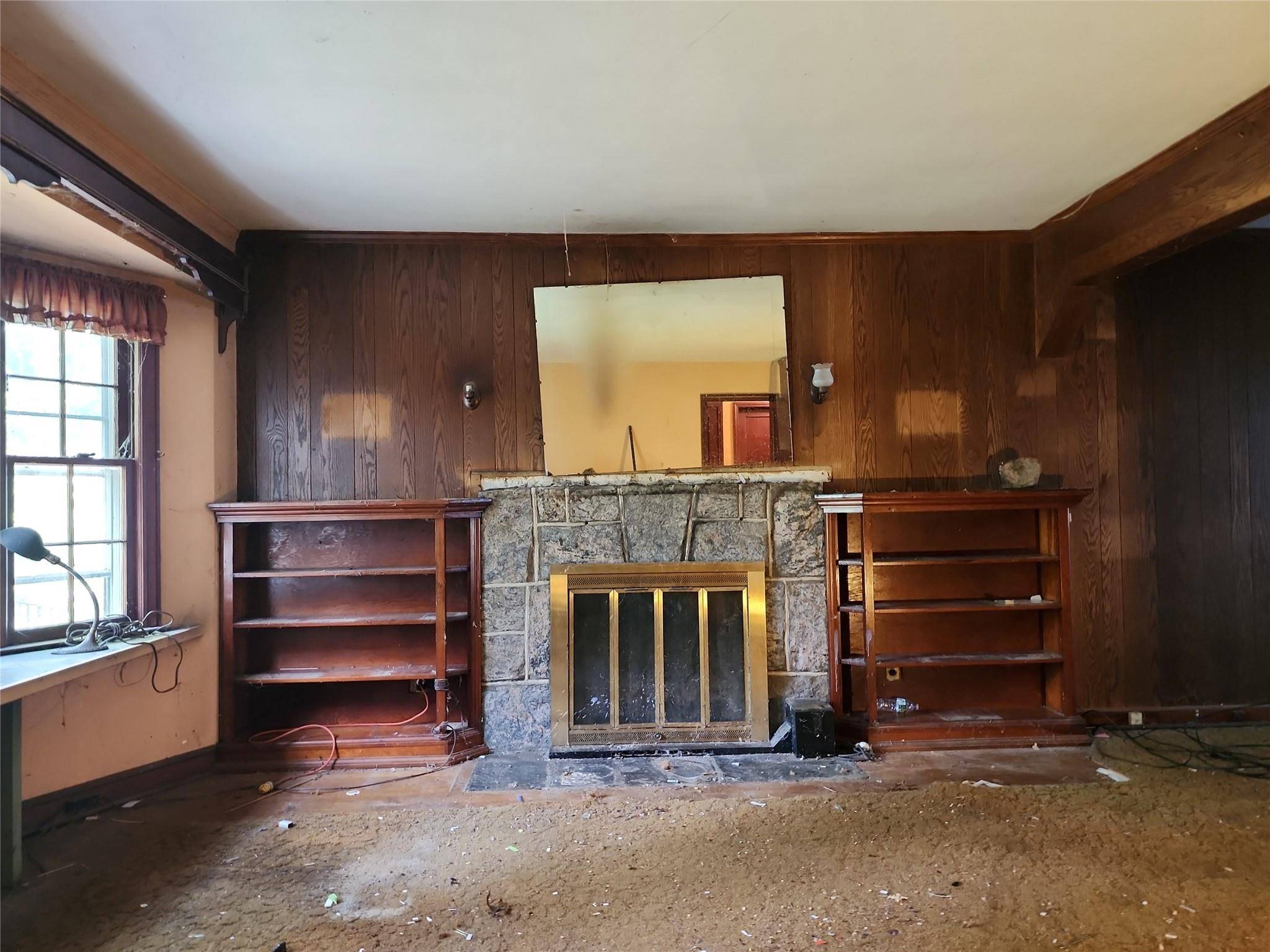 New Hyde Park, NY 11040,2 Birch LN