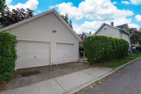 Glen Cove, NY 11542,46 Coles ST