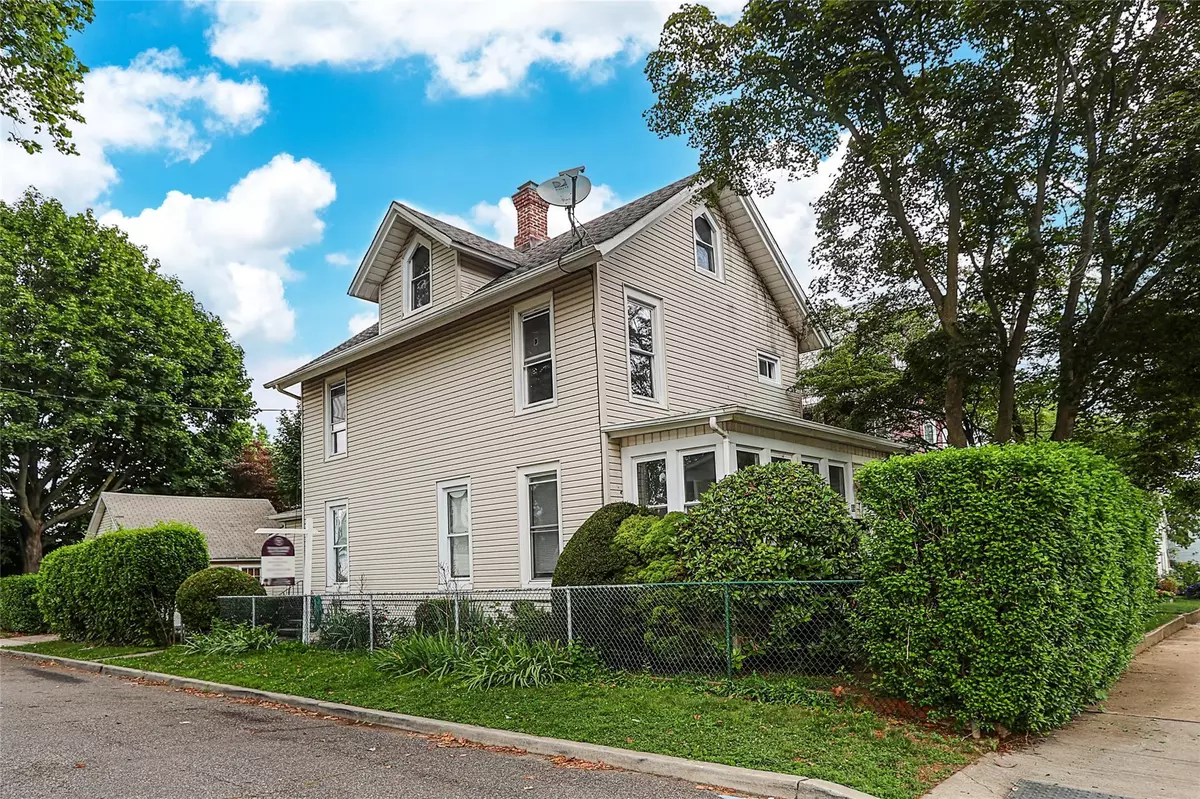 Glen Cove, NY 11542,46 Coles ST