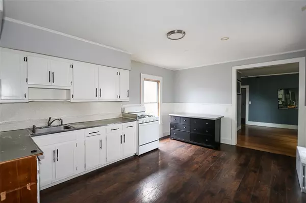 Glen Cove, NY 11542,46 Coles ST