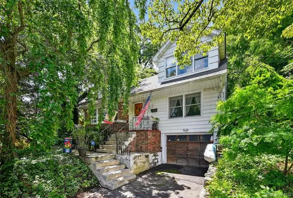 13 Lindbergh LN, New City, NY 10956