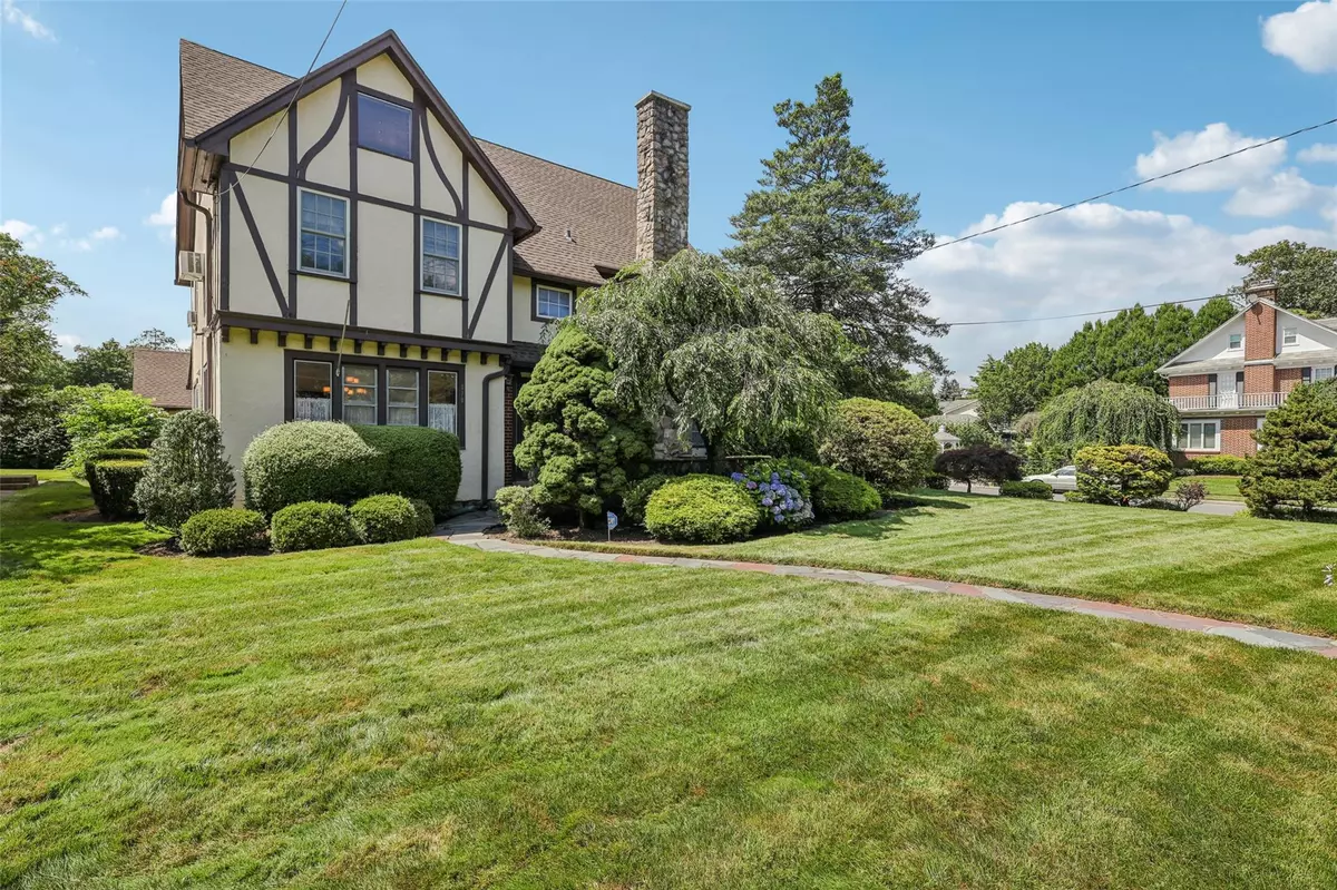 Rockville Centre, NY 11570,370 Hempstead AVE