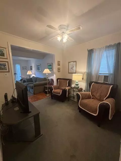 Albertson, NY 11507,89 Hampton AVE