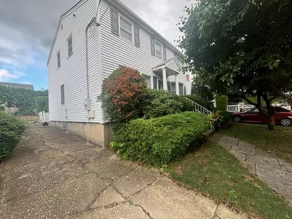 89 Hampton AVE, Albertson, NY 11507