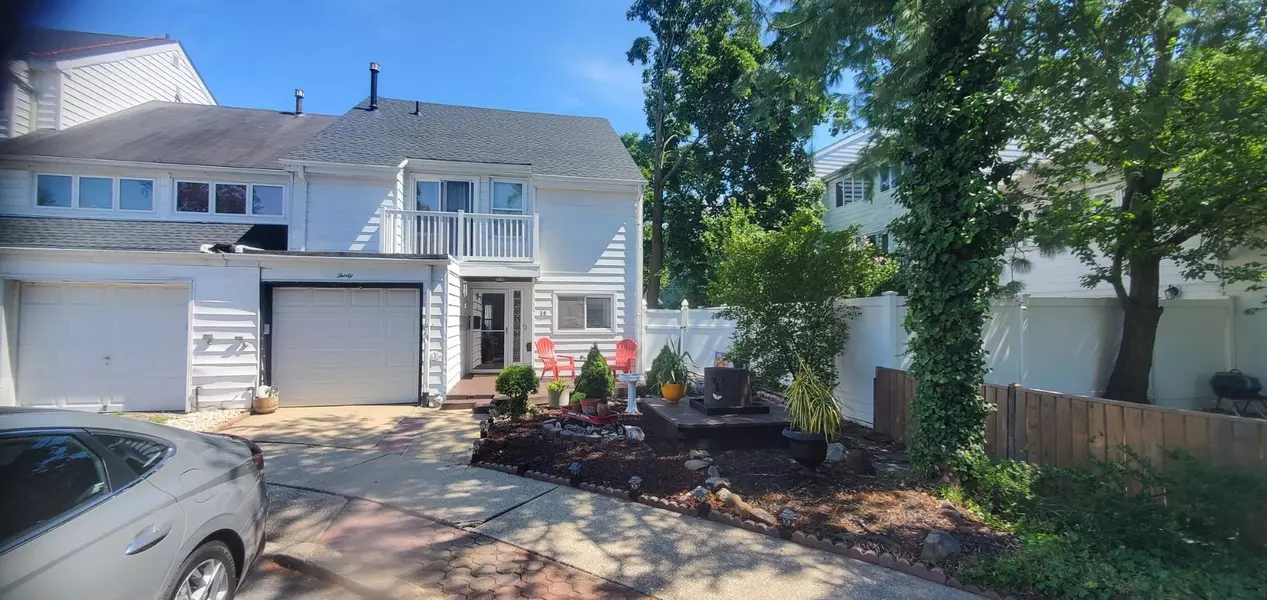 30 Chestnut CIR, Staten Island, NY 10312