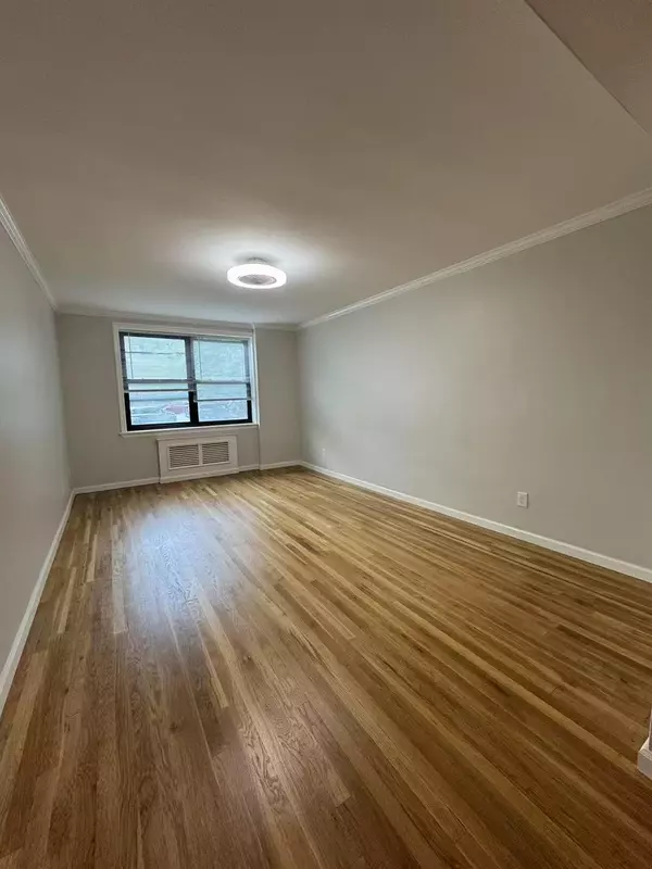 Flushing, NY 11354,138-18 28th RD #1F