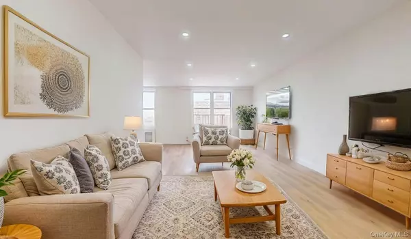 66-15 Thornton PL #6S, Rego Park, NY 11374
