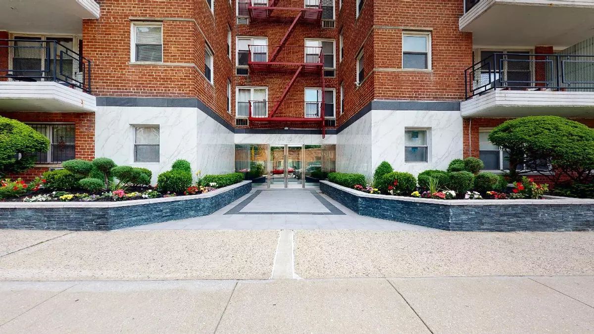 Rego Park, NY 11374,66-15 Thornton PL #6S