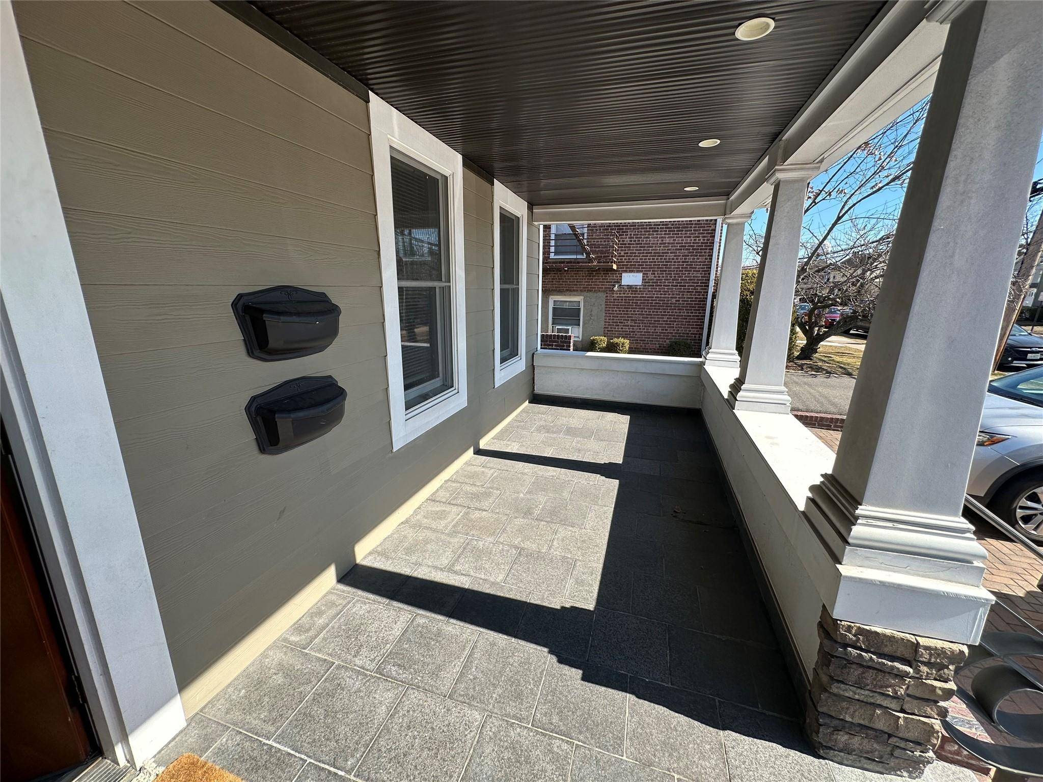 Rockville Centre, NY 11570,39 Grand AVE #1