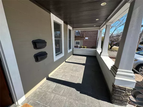 Rockville Centre, NY 11570,39 Grand AVE #1