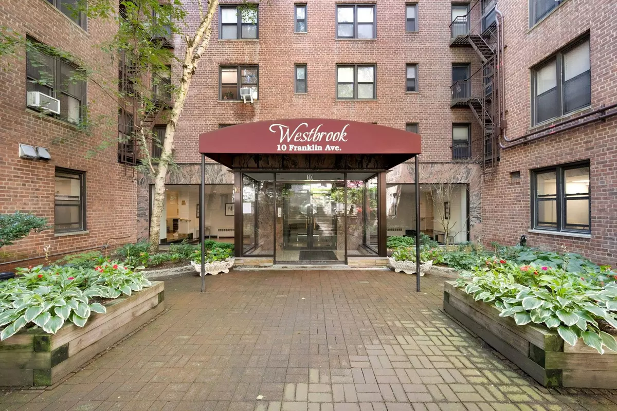 White Plains, NY 10601,10 Franklin AVE #6J