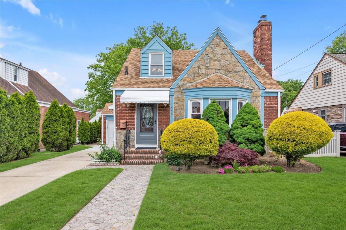 West Hempstead, NY 11552,590 Langley AVE