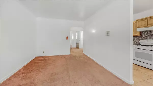 East Elmhurst, NY 11370,30-05 81 ST