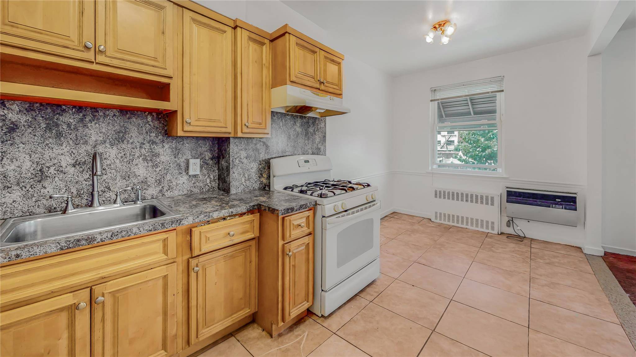 East Elmhurst, NY 11370,30-05 81 ST
