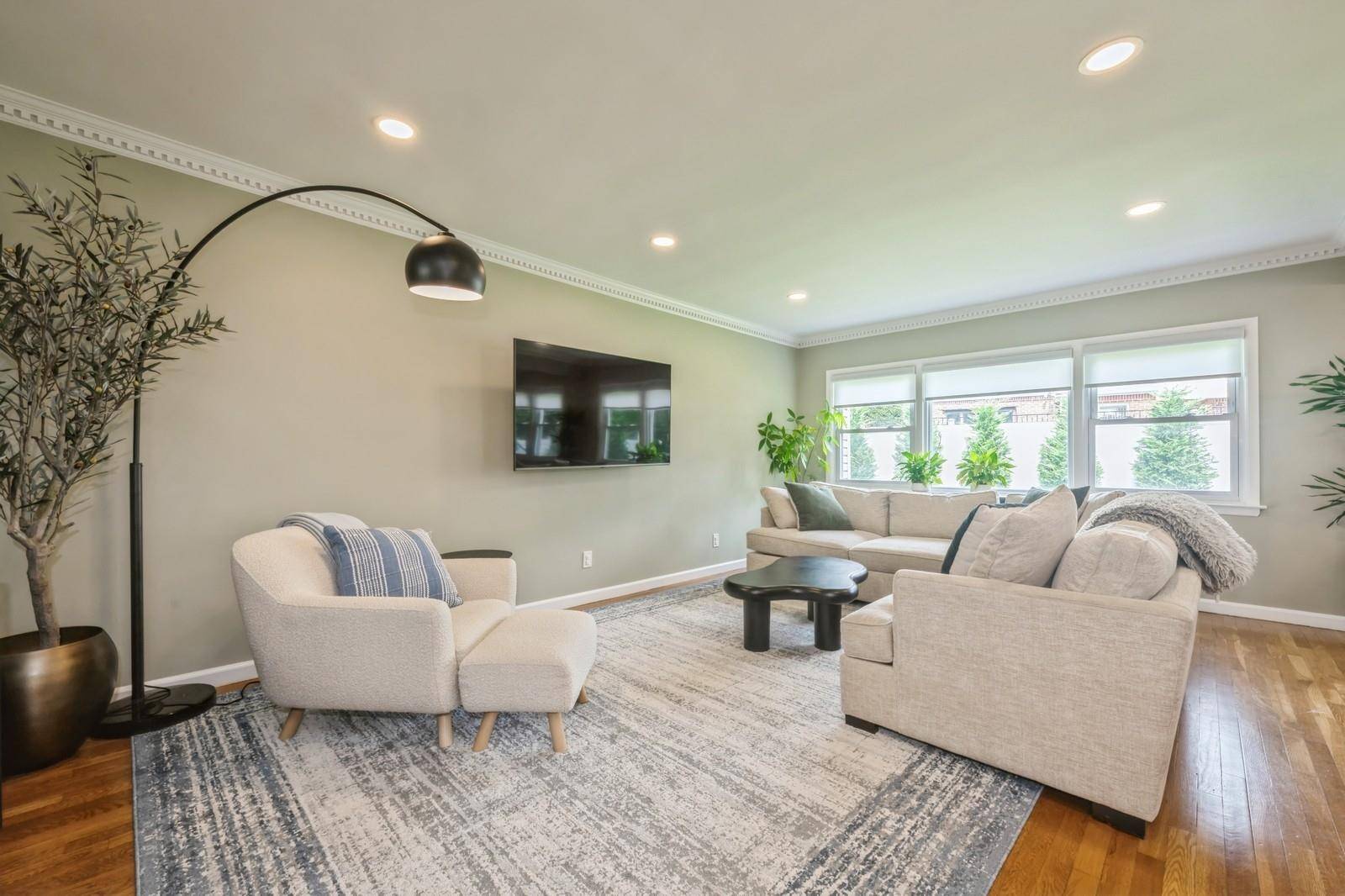 Rockville Centre, NY 11570,639 Lakeview AVE