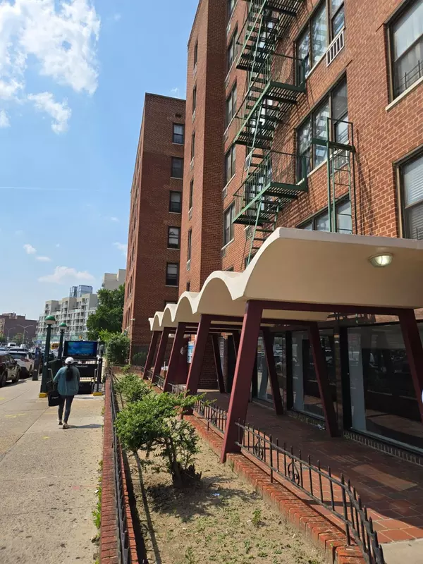 86-35 Queens BLVD, Elmhurst, NY 11373