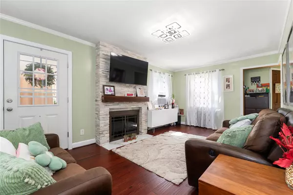 Baldwin, NY 11510,7 Mayfair RD