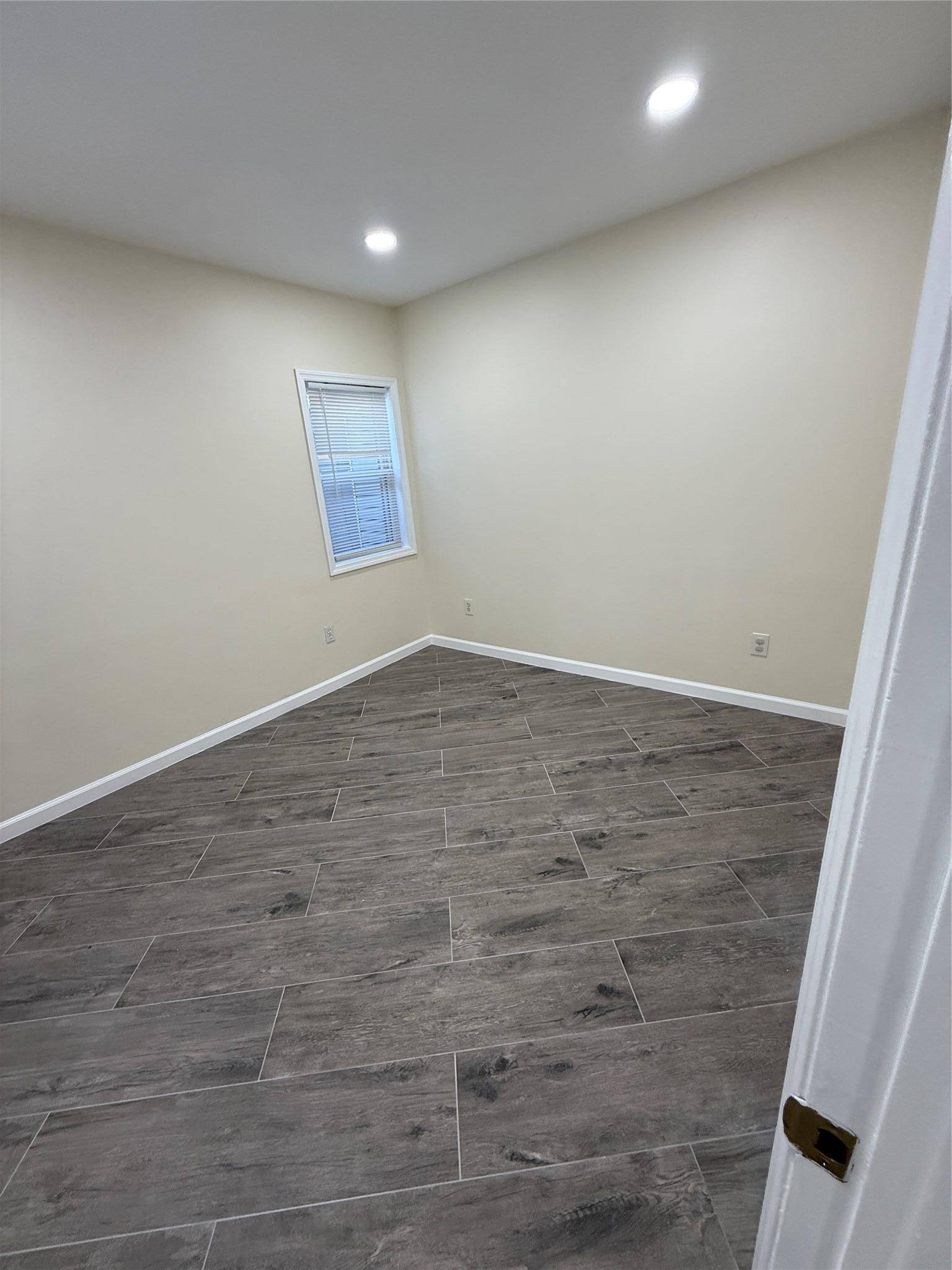 Cedarhurst, NY 11516,542 Lincoln ST #540