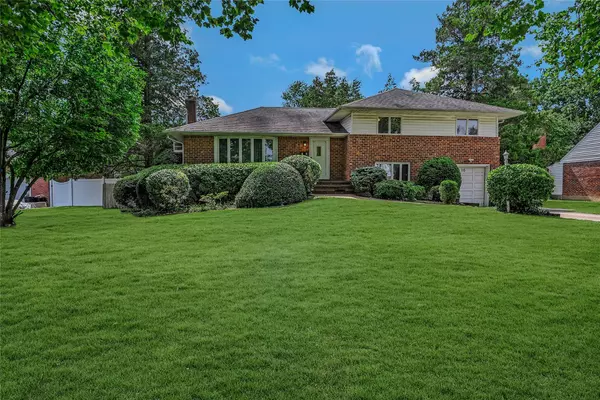 East Northport, NY 11731,10 Orton DR