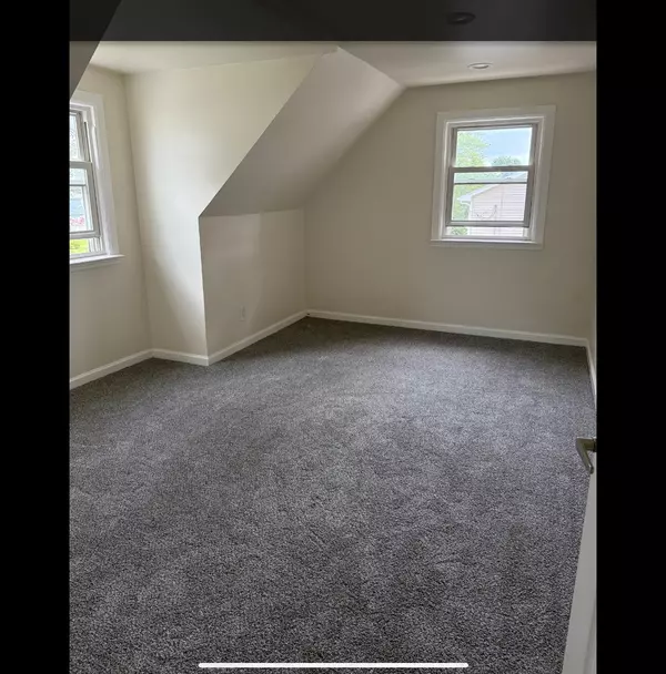 West Babylon, NY 11704,905 6th ST