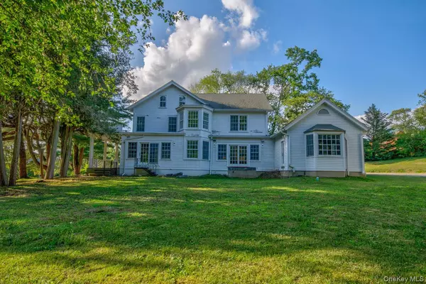 Roslyn Harbor, NY 11576,720 Motts Cove RD
