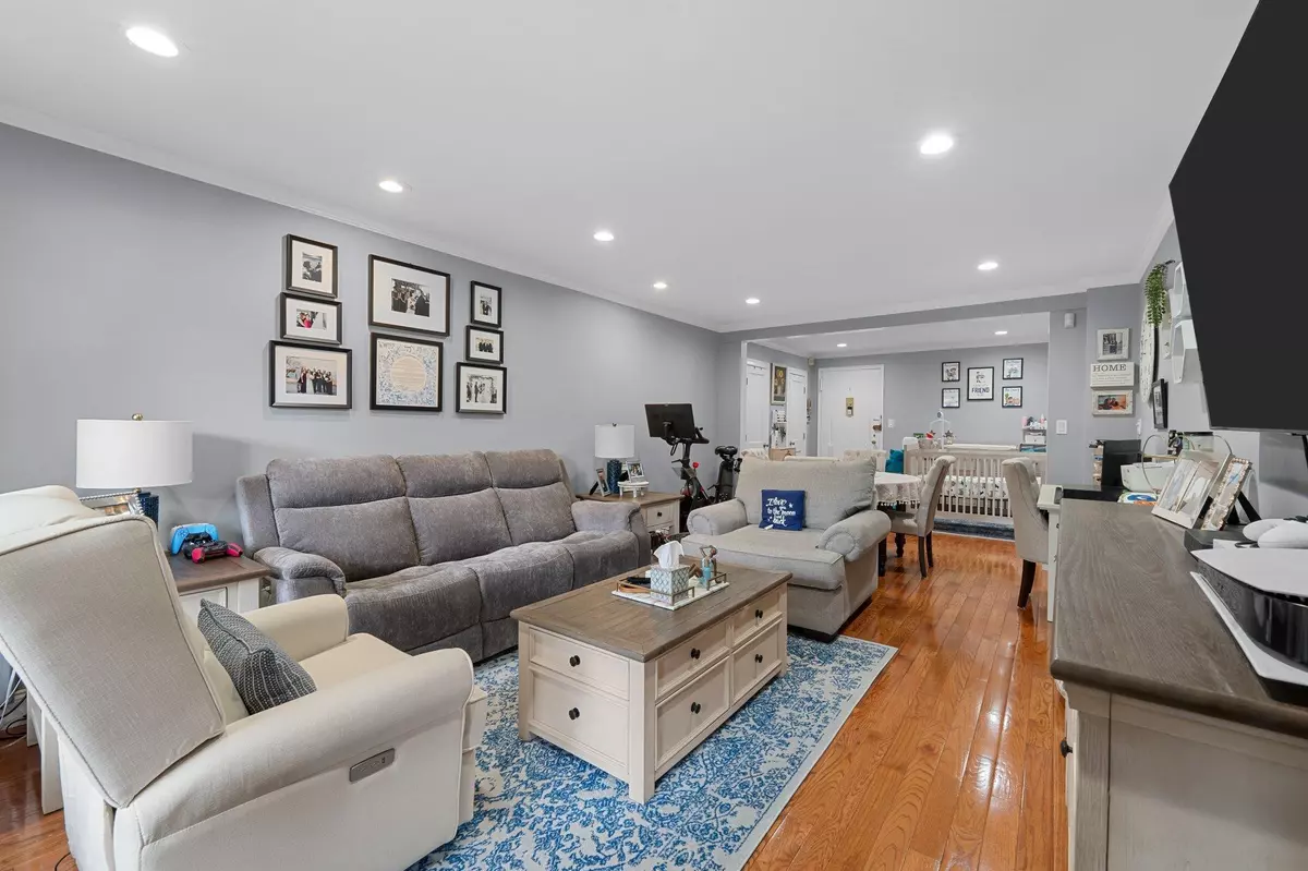 Great Neck, NY 11021,35 Knightsbridge Road RD #1G
