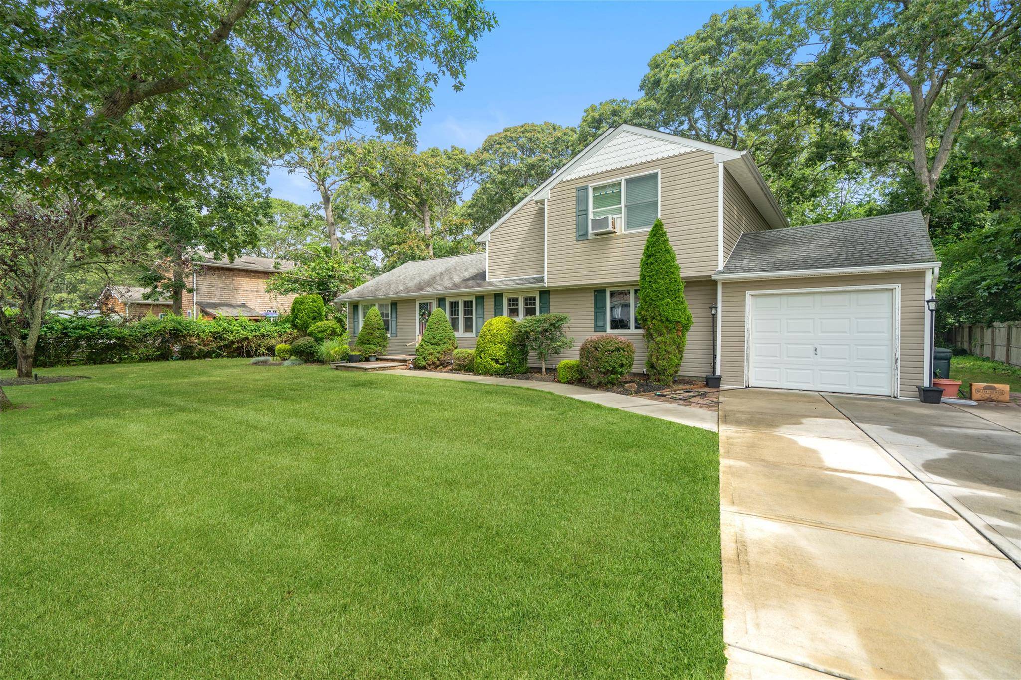 Moriches, NY 11955,3 Lilly CT