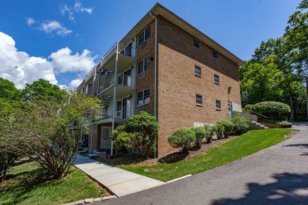 Peekskill, NY 10566,1840 Crompond RD #7B8