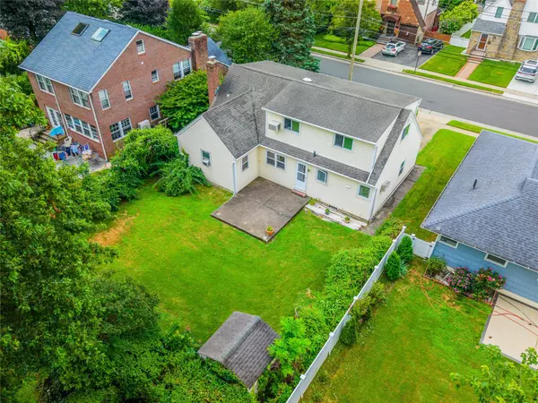 Great Neck, NY 11021,60 Jayson AVE