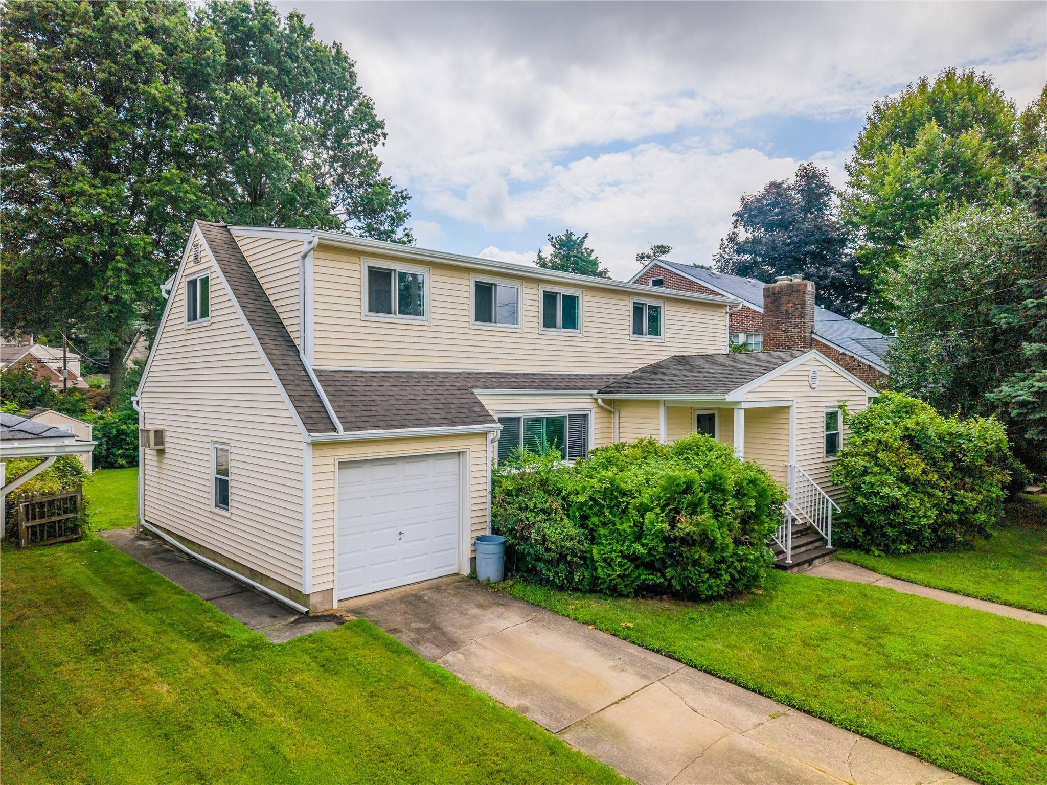 Great Neck, NY 11021,60 Jayson AVE