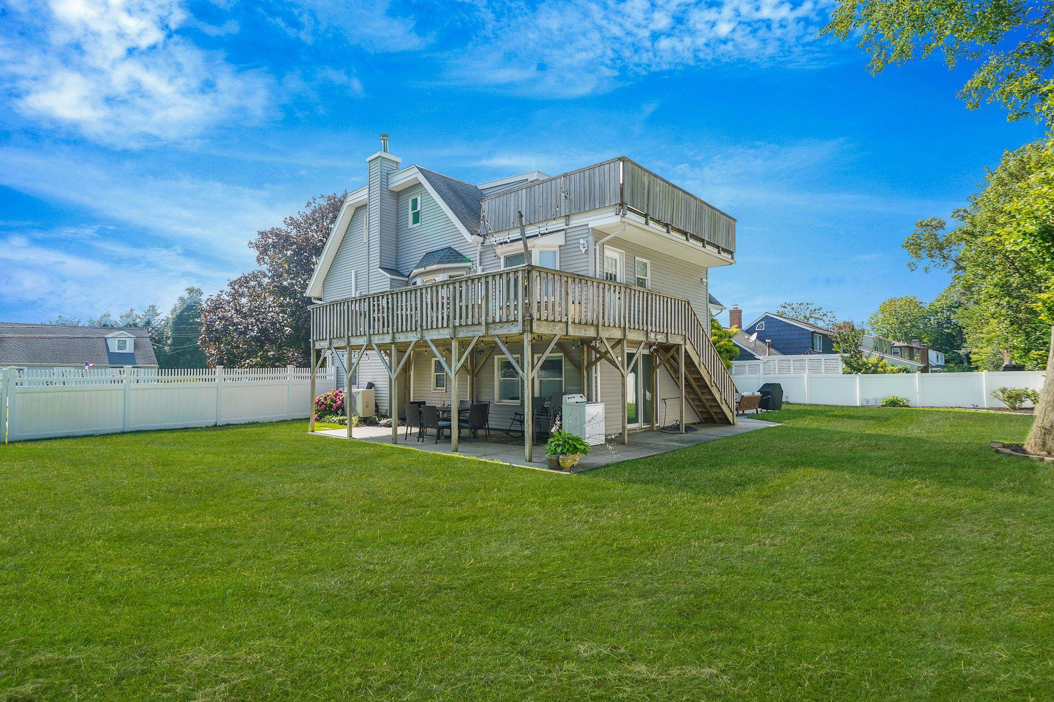 Sayville, NY 11782,21 Nancy DR