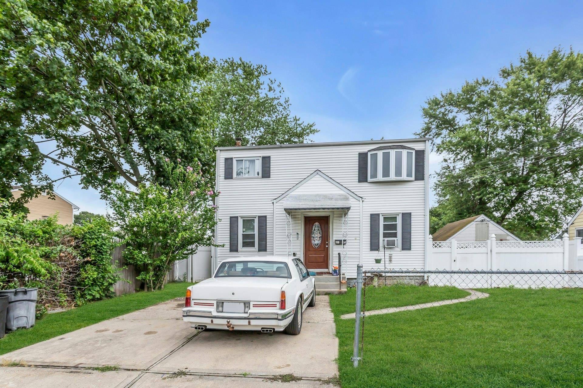 95 E 3rd ST, Deer Park, NY 11729