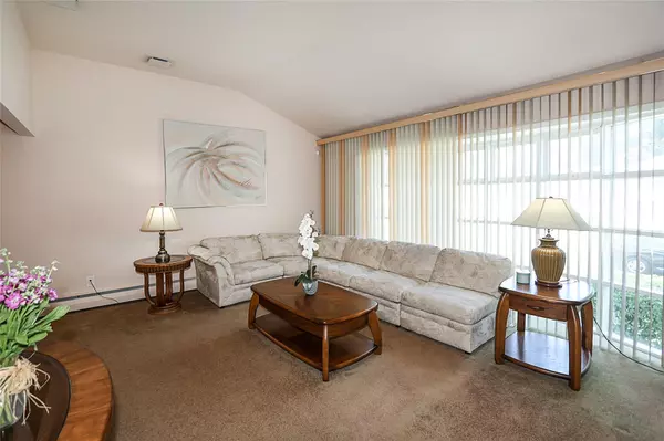 Massapequa Park, NY 11762,302 Balchen ST