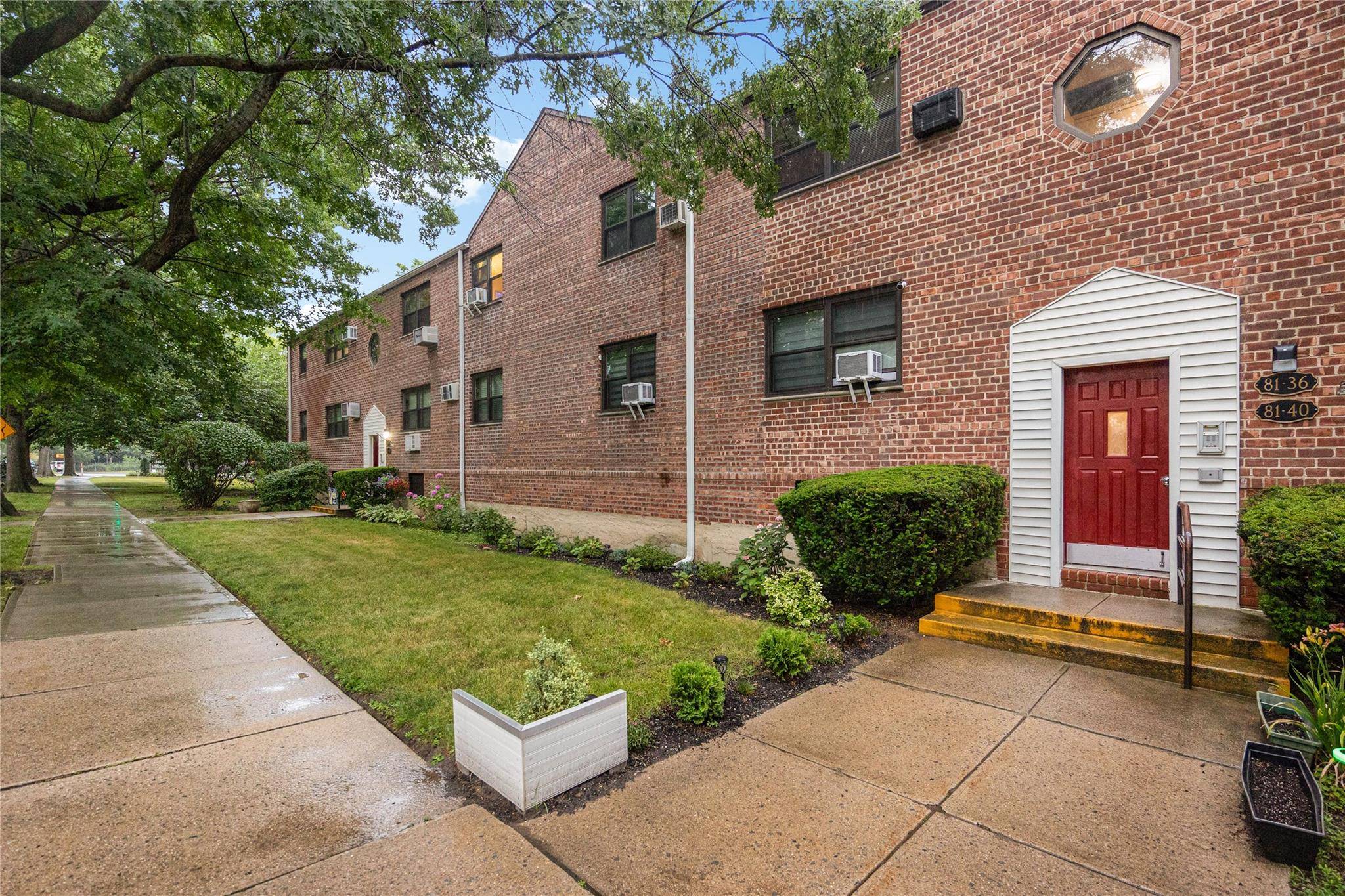 Howard Beach, NY 11414,8136 156th AVE #241