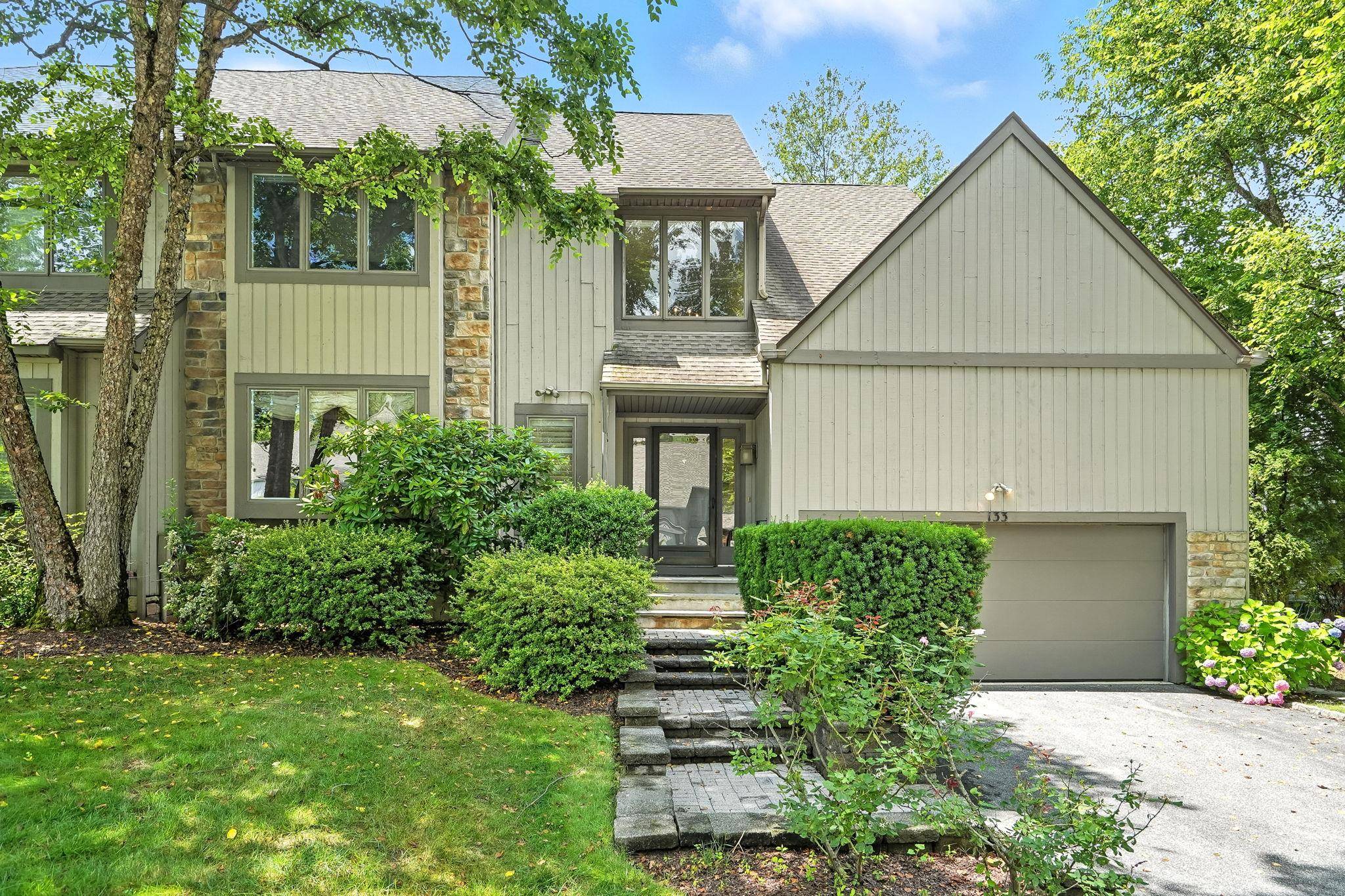 133 Woodbrook RD, White Plains, NY 10605
