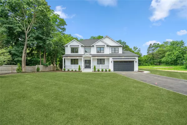 2 Carmine CT, Commack, NY 11725