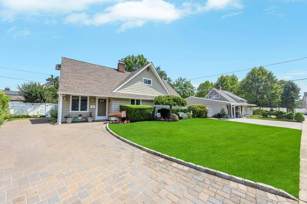 Hicksville, NY 11801,6 Bridge LN