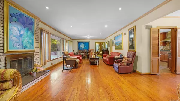 Hempstead, NY 11550,140 Long DR