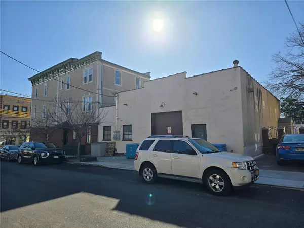 124-17 18 AVE, College Point, NY 11356