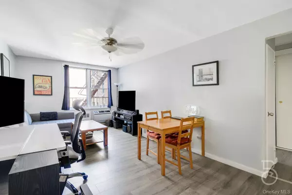 Woodside, NY 11377,39-76 57th ST #6J