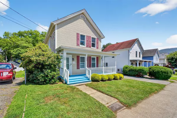 Beacon, NY 12508,15 Maple ST