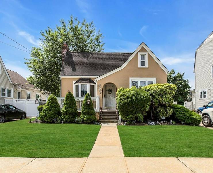 179 Commonwealth AVE, Merrick, NY 11566