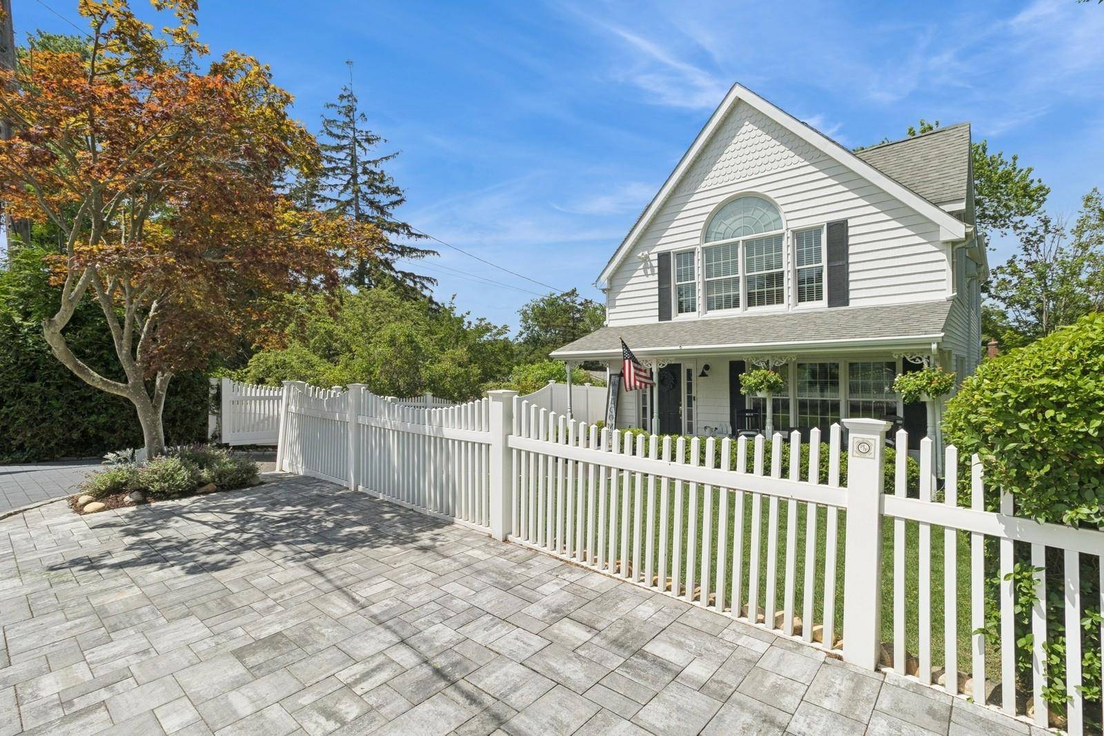 42 Beech RD, Rocky Point, NY 11778