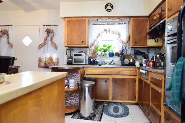 Bronx, NY 10469,3317 Gunther AVE