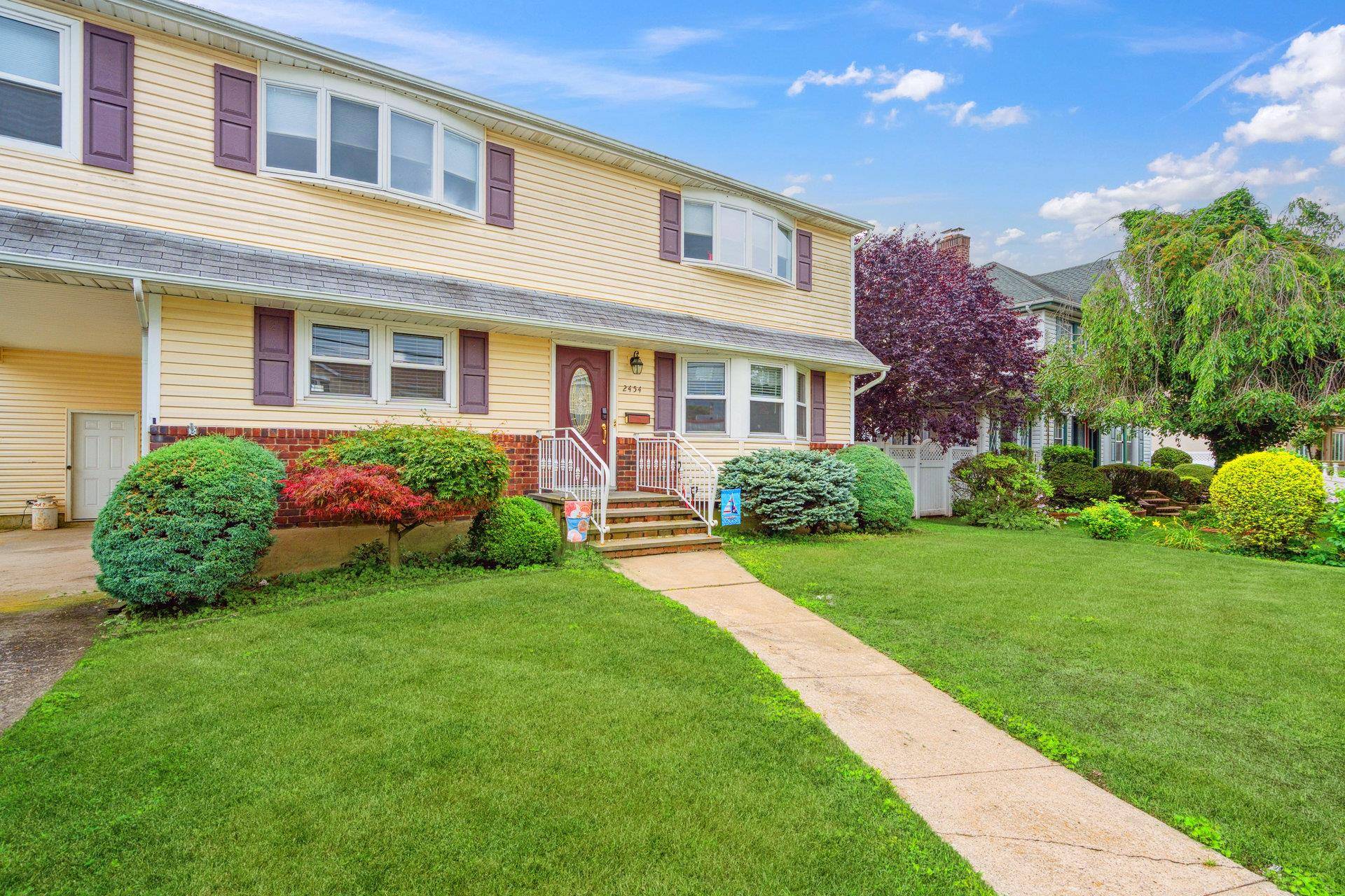 2454 Amherst ST, East Meadow, NY 11554