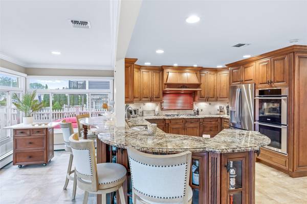 Massapequa, NY 11758,43 Seabreeze RD
