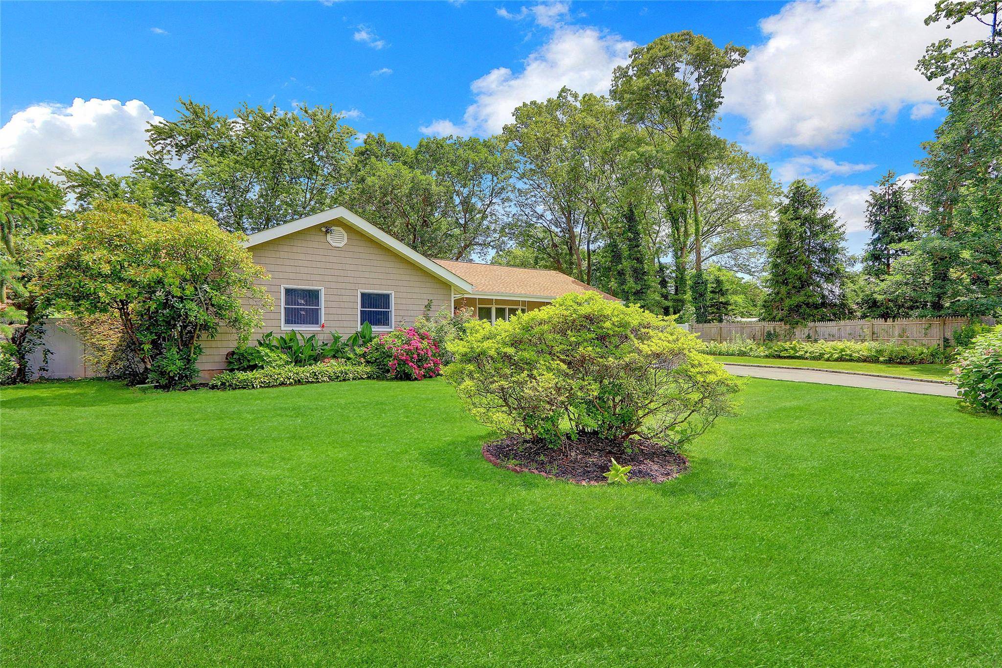 Medford, NY 11763,17 Tupper AVE