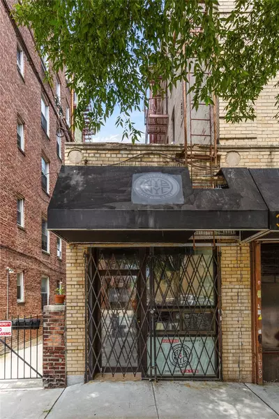 39-40 43rd AVE, Sunnyside, NY 11104